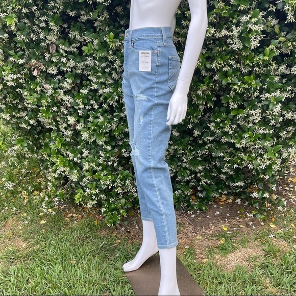 NWT Signature Gold Levi’s Mom Distressed Crop Jeans - Picture 8 of 12